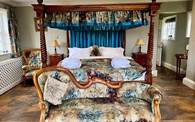 Burtree Country House, Tipi'S, Treehouse & Lodge & House Rooms With Hot Tubs In A Private Garden